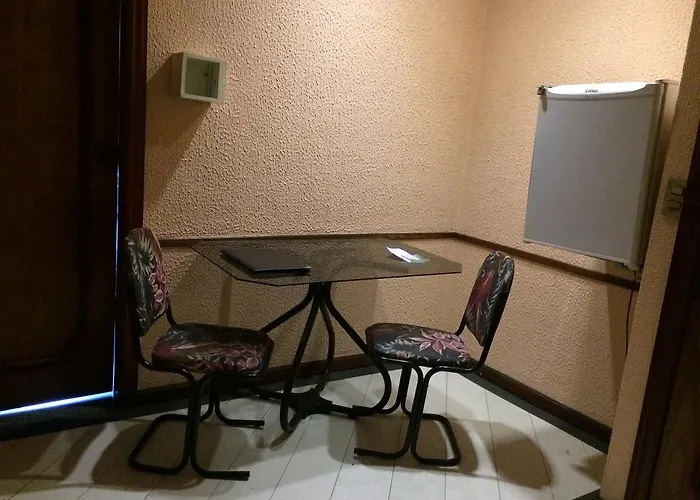 Hotel Free (Adults Only)