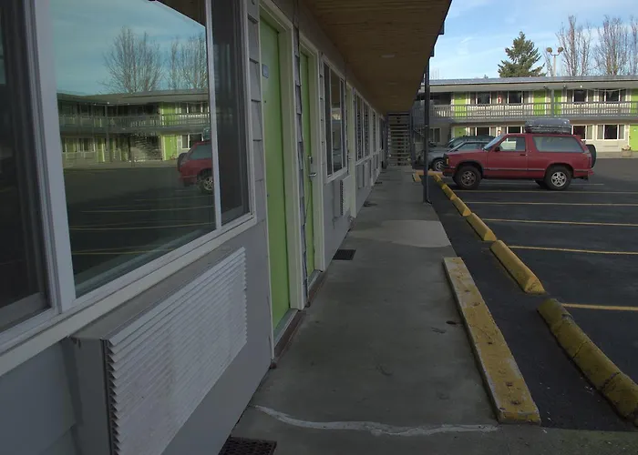 Banfield Motel