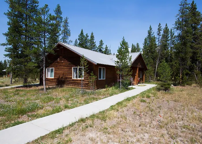 Headwaters Lodge & Cabins At Flagg Ranch