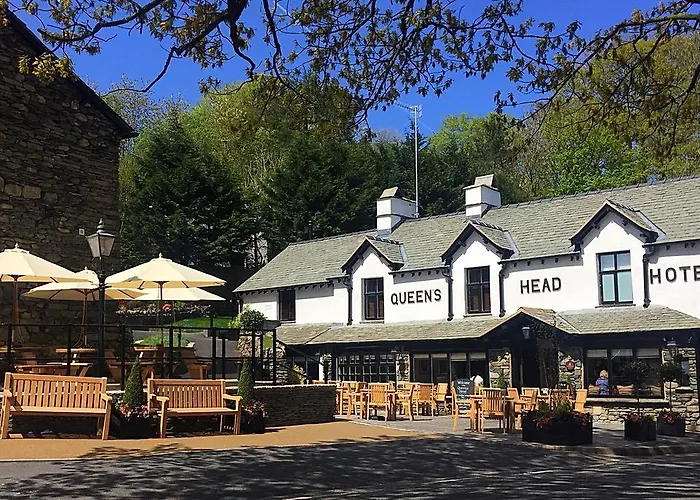 Pet Friendly hotel: The Queen'S Head Hotel