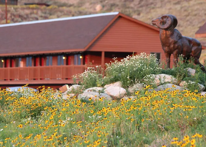 Cheap hotel: Flat Creek Inn