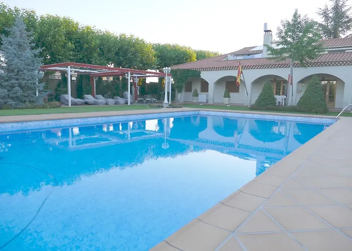 Hotel cerca del colegio: Villamercedes 1