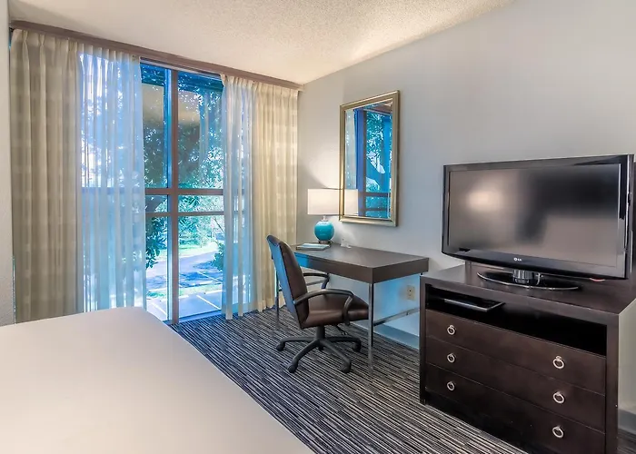 Sawgrass Grand Hotel And Suites Sports Complex
