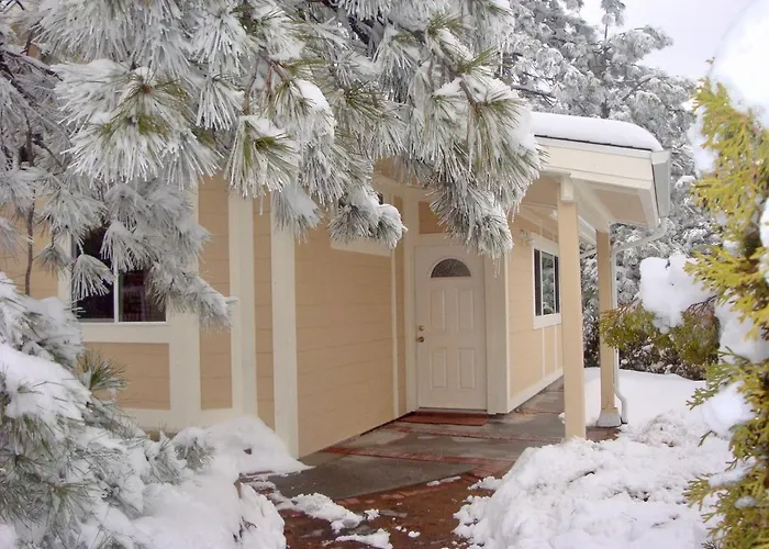 Giant Oaks Lodge