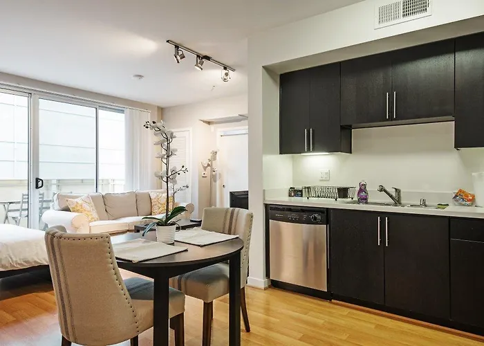 Modern Studio In Santa Monica