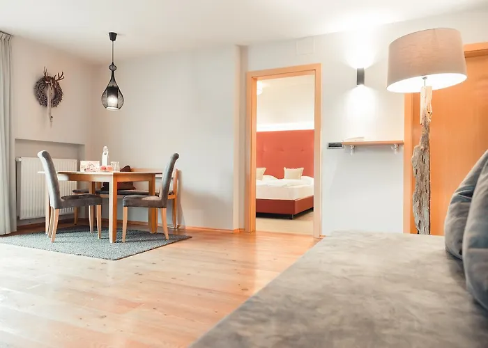 Tiefenbrunn Gardensuites & Breakfast