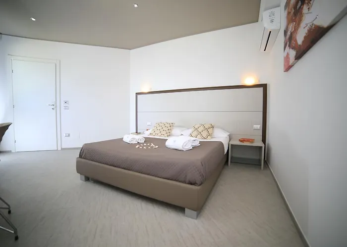  B&B Edonic