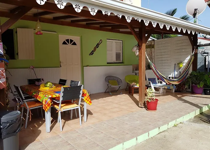 Charmant T2 Climatise Avec Terrasse, A 5 Mn Des Belles Plages De Ste Anne