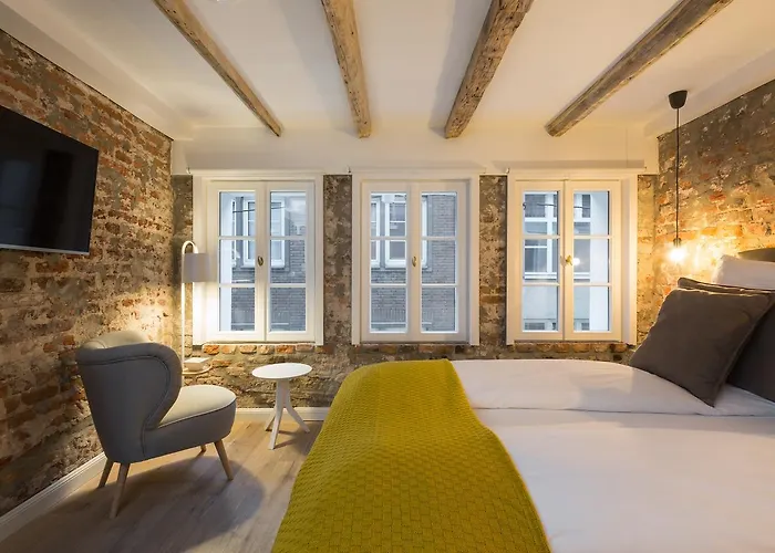 Square Rooms 20