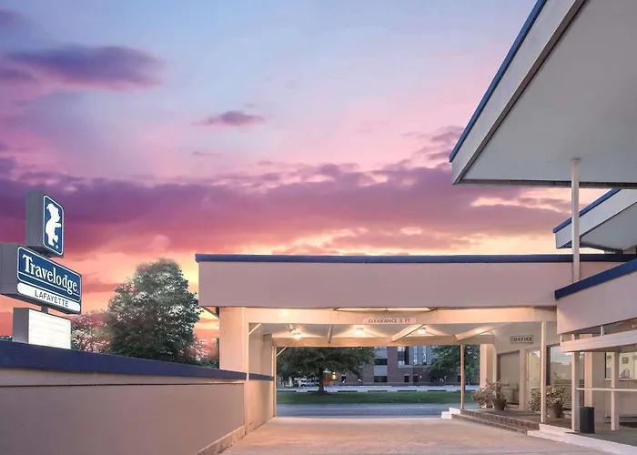 Motel: Travelodge By Wyndham Lafayette