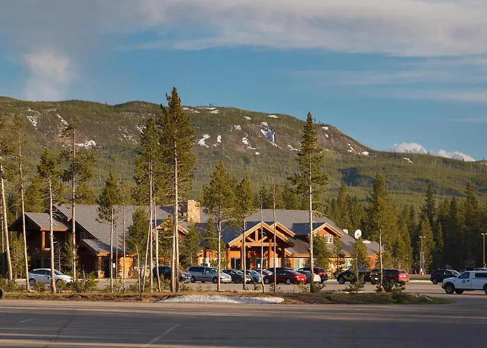 Headwaters Lodge & Cabins At Flagg Ranch