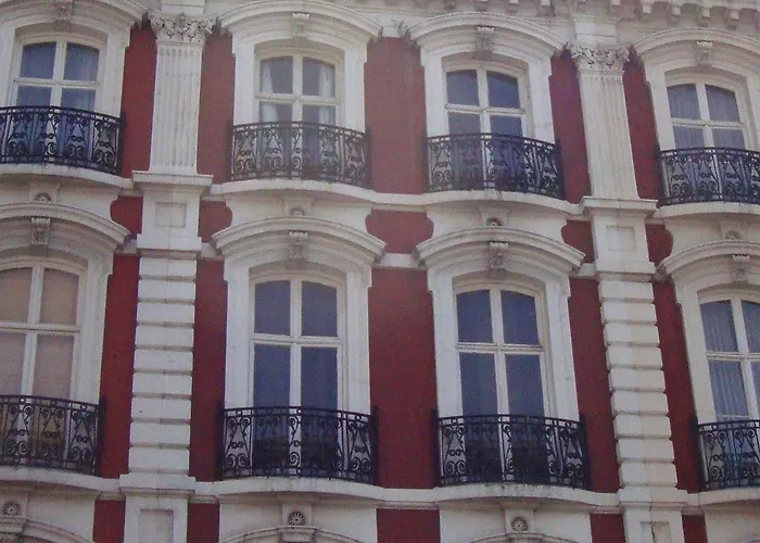 B&B: Metro Hotel