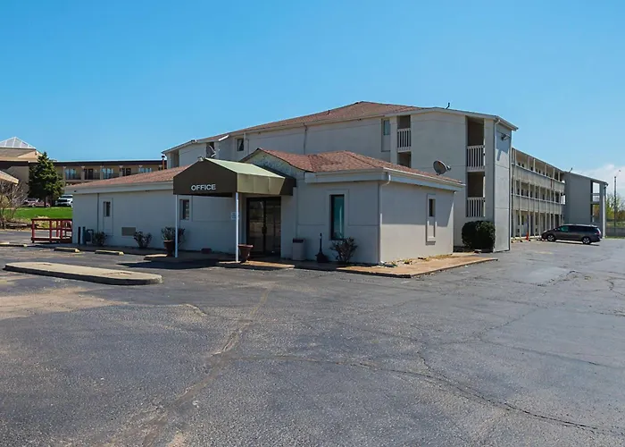 Motel 6-Blue Springs, Mo