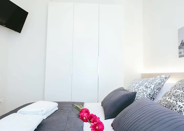 The Lucky Flats - Poeta Quintana