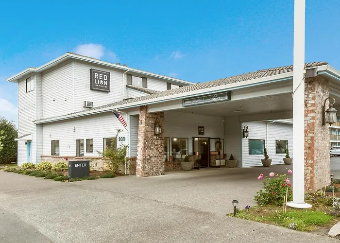 Hotel with pool: Red Lion Inn & Suites Seaside