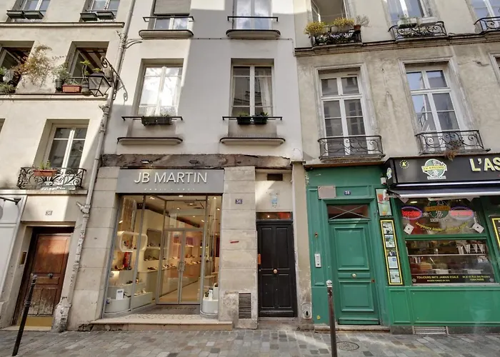 Marais-Rue Des Rosiers Id 24