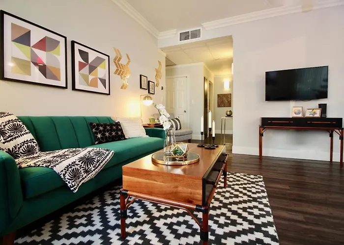 La Westwood Deluxe Suites | Free Parking | 2Br&2Bt