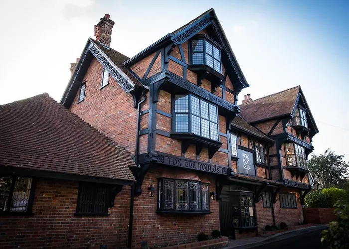 Family Hotel: The Fox