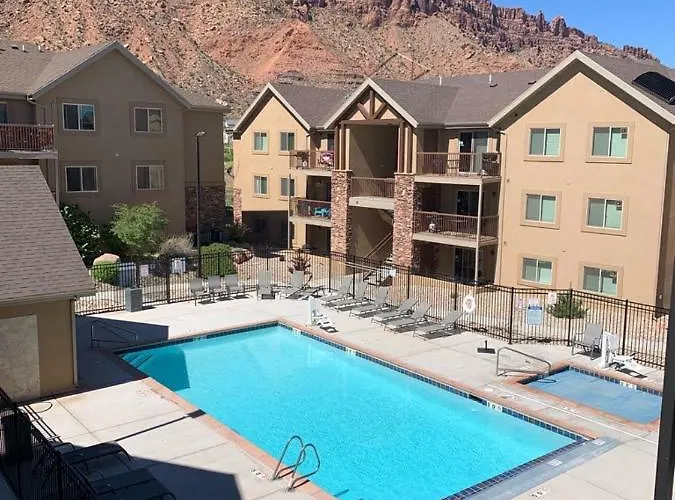 Cheap hotel: Moab Redcliff Condos