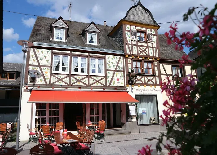 Winzerhäuschen am Brunnen