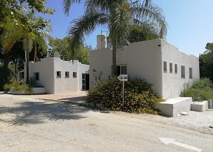 Hotel cerca del colegio: Camping La Buganvilla