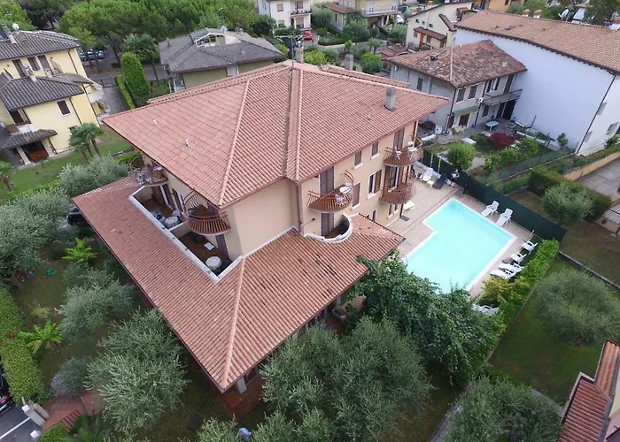 Hotel Con Piscina Chiara