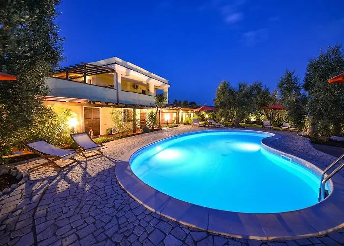 La villa: Parco dei Limoni