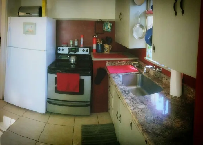 Cozy Muir Cottage - In Town - Pet Friendly