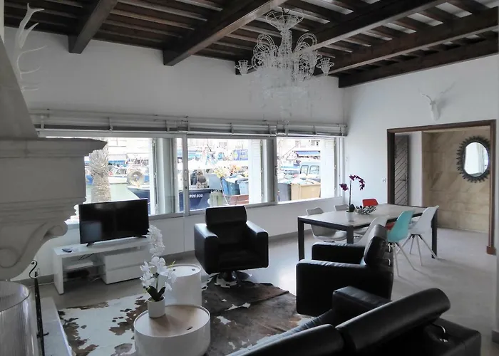 Villa d'architecte vue port à 2 pas de la plage