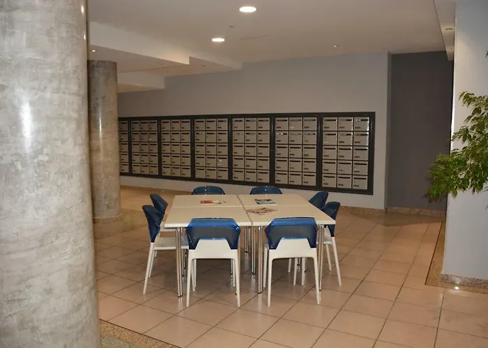 Appartement T2 vue mer et montagne avec piscine , au pied des plages