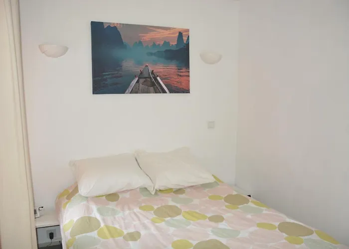 Appartement T2 vue mer et montagne avec piscine , au pied des plages