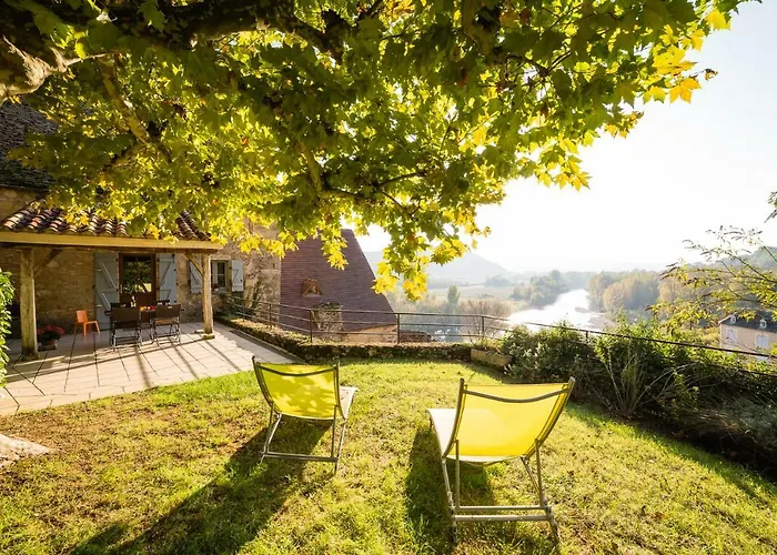 Au coeur de Beynac, superbe maison du 14ème siècle avec jardin panoramique