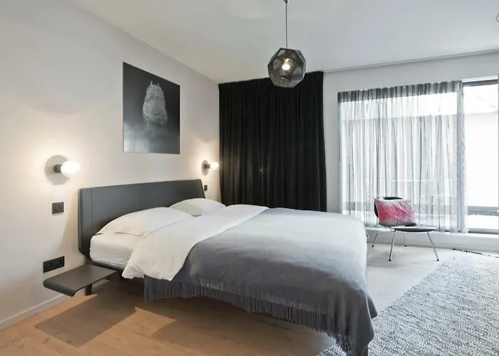 Luxury hotel only: B&B Lucy In The Sky