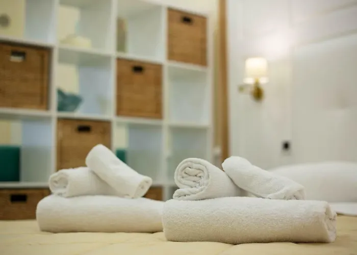 La Corte dei Borboni by Dimorra