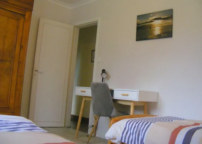 Maison classée 3 étoiles, grand jardin clos au calme Proche centre ville, 10 min des plages