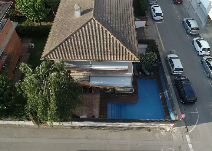 Villa con piscina: House Of Joy , Casa En Banyoles