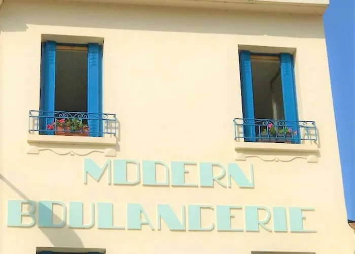 Modern Boulangerie, Large 6 Bedroom Village House