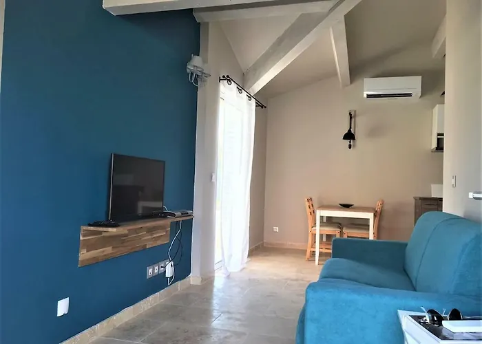 Coquet 2 pièces au calme avec piscine (2/4 pers)