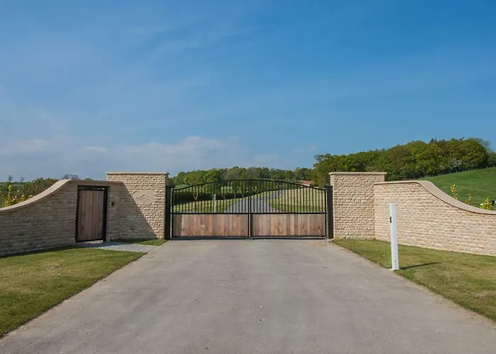 High Oaks Grange - Lodges