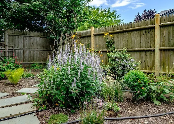 Monument Garden Sweet