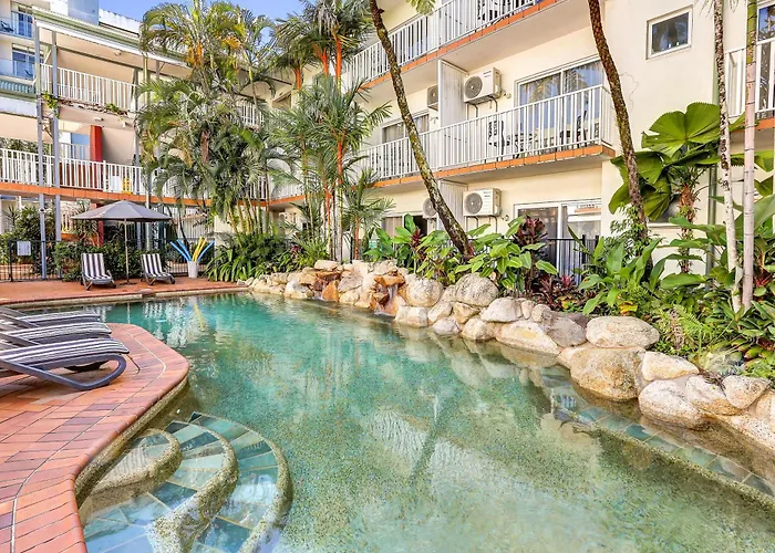 Family Hotel: Coral Tree Inn