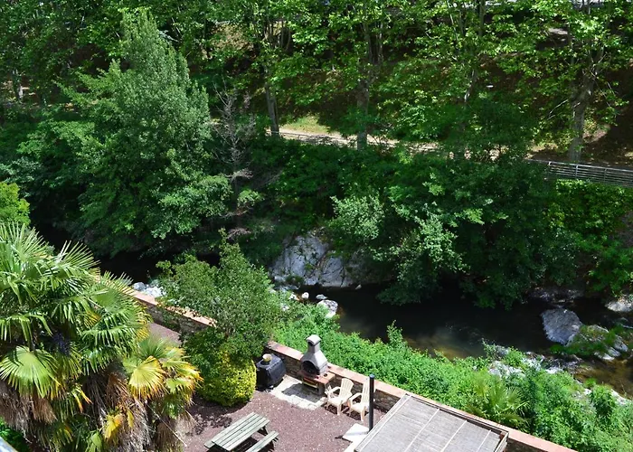 Studio à 100 mètres des thermes vue sur montagne.