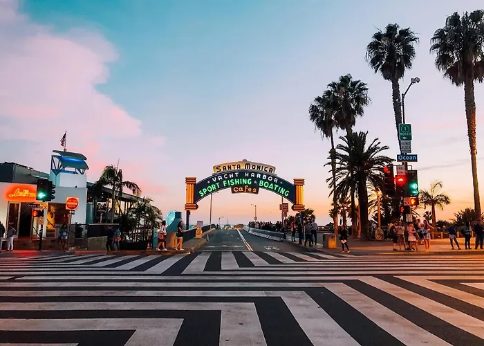 La Westwood Deluxe Suites | Free Parking | 2Br&2Bt