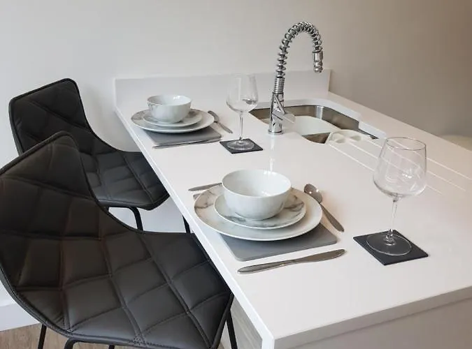 34 Cuppin Street - Luxury City Centre Apartment!