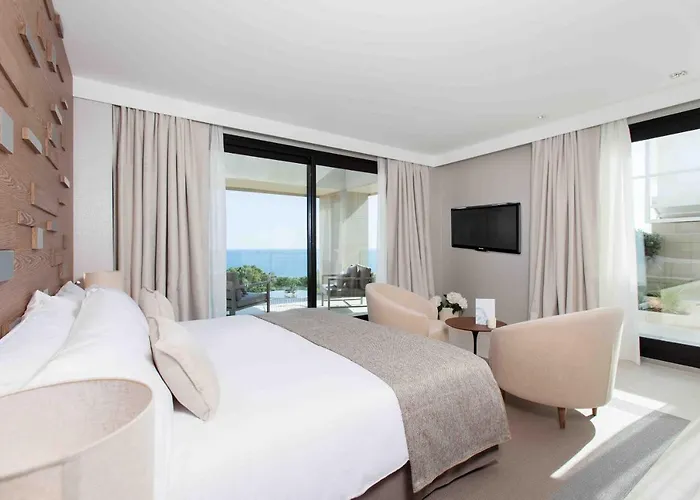 Luxury hotel only: The Oasis By Don Carlos Resort (Adults Only)