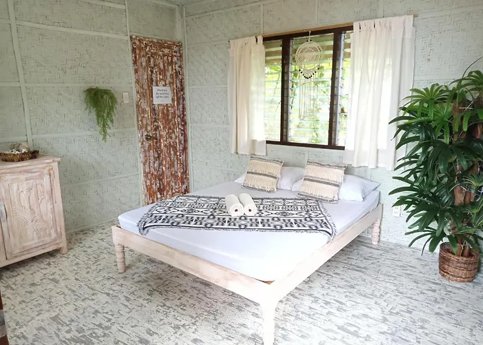 Hostel: Cliff Garden