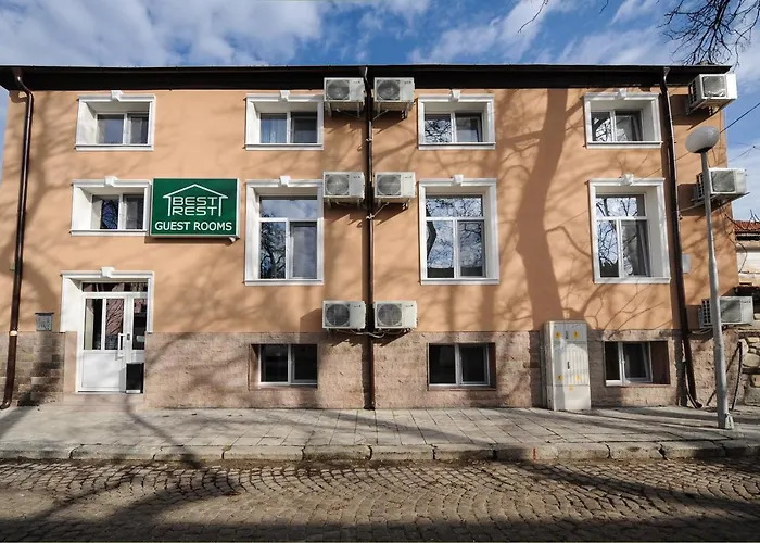 Guest house: Best Rest Guest Rooms