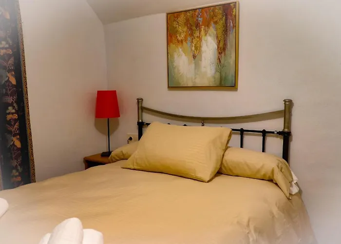 Hotel cerca del colegio: Cueva la kililla