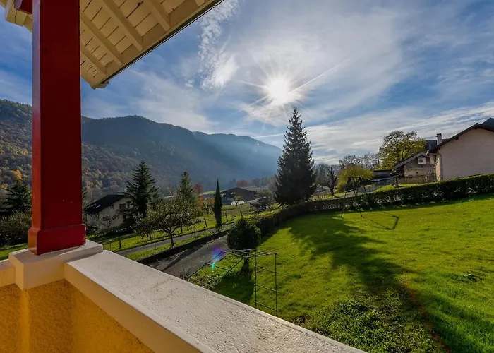 Maison 5 chambres avec piscine à Annecy entre ville et campagne