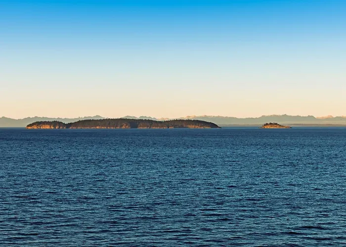 3 Bed 2 Bath Vacation Home In Eastsound
